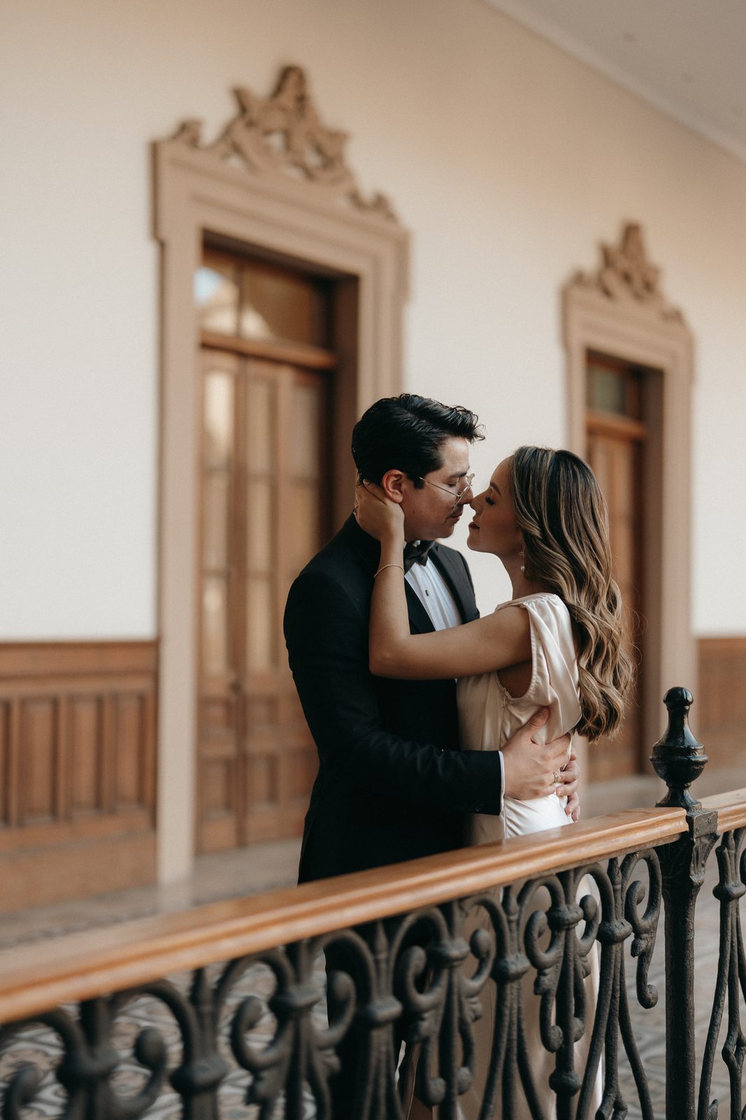 Los novios en el balcon