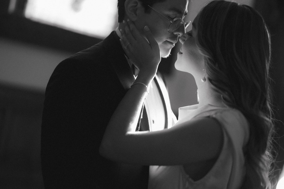 Los novios de cerca, en blanco y negro